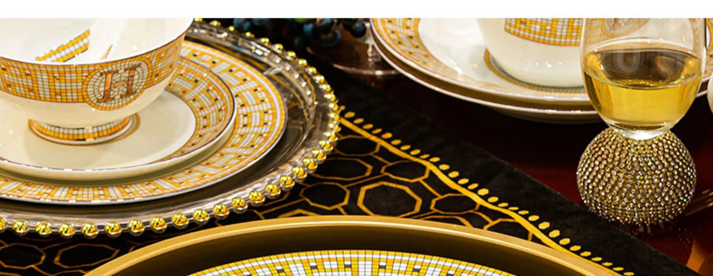 Bone China Luxury Dinnerware Set by ๐๐ ๐๐๐ ๐น๐๐๐๐ ๐ป๐๐๐๐ ๐๏ฟฝ
