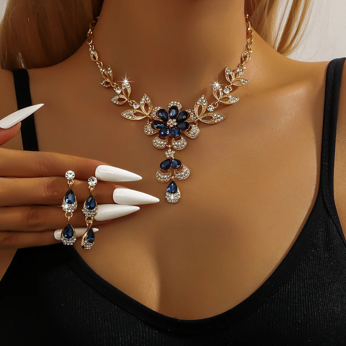 Three women's fashion necklace set featuring versatile flower designs by šš ššš š¹šššš š»šššš ļæ½