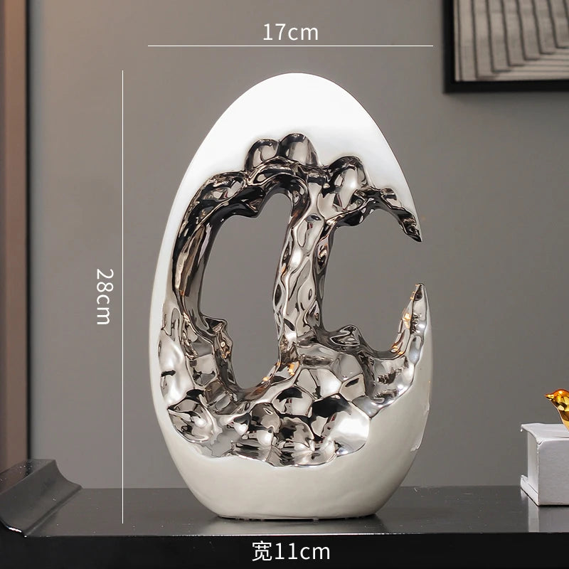 Gold figurines from 𝕄𝕔 𝕋𝕙𝕖 𝔹𝕝𝕒𝕔𝕜 𝔻𝕚𝕒𝕞𝕠𝕟𝕕 decor