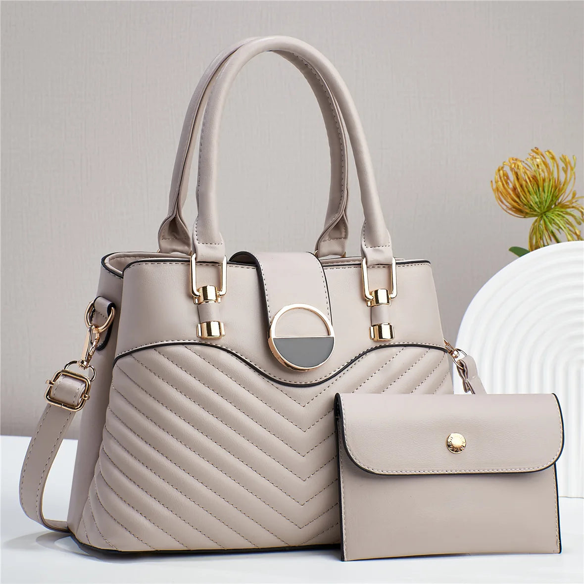 Women's large capacity leather handbag by 𝕄𝕔 𝕋𝕙𝕖 𝔹𝕝𝕒𝕔𝕜 𝔻𝕚𝕒𝕞𝕠𝕟�
