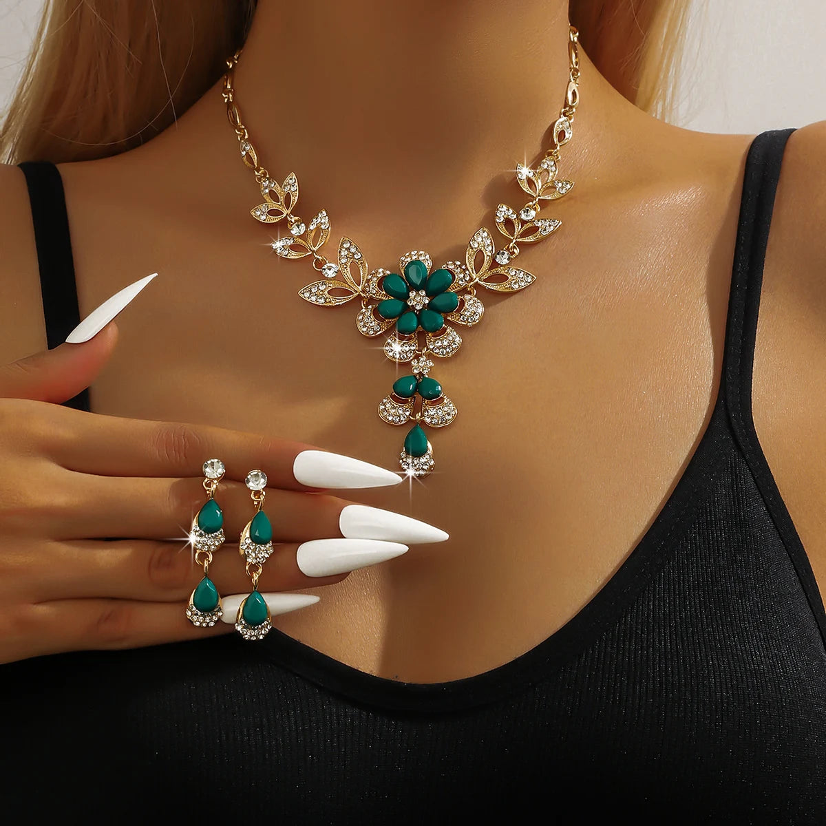 Three-piece women's fashion flower necklace set by šš ššš š¹šššš š»šššš š