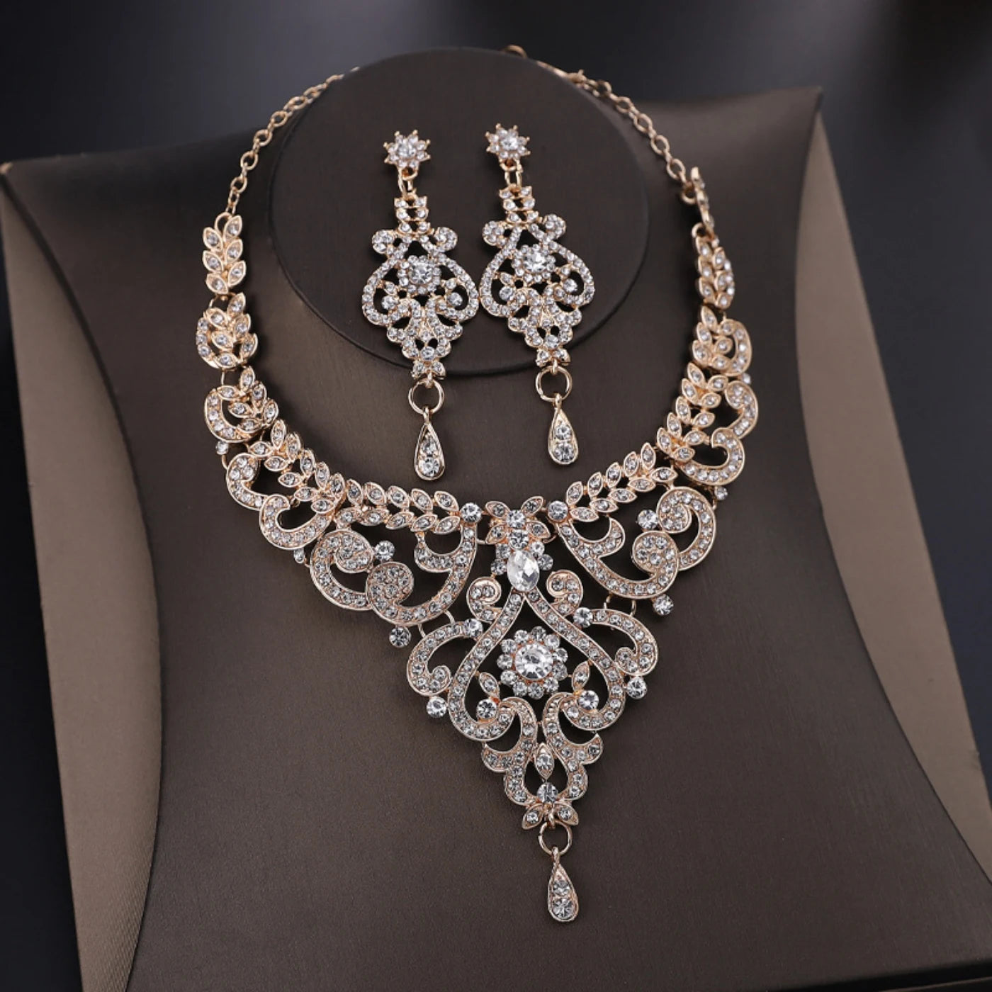 Design Sense Palace style jewelry set by 𝕄𝕮 𝕋𝕙𝕖 𝔹𝕝𝕒𝕔𝕜 𝔻𝕚𝕒𝕞𝕠𝕟�