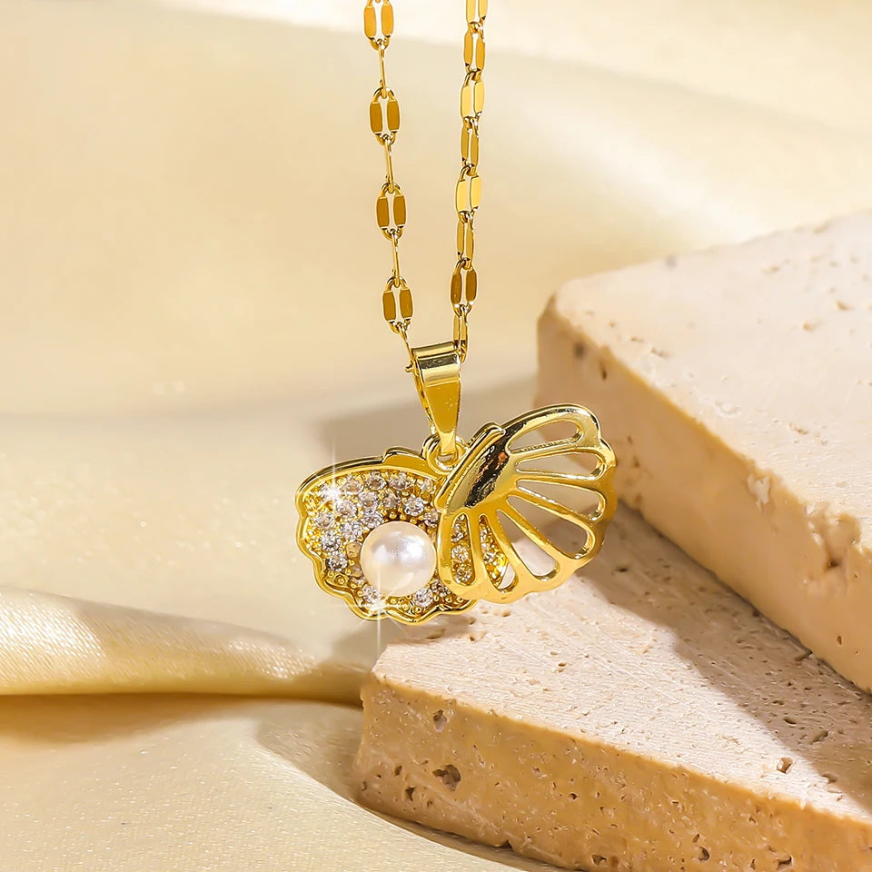 Gold-colored ZAKOL French shell pearl necklace by ๐๐ ๐๐๐ ๐น๐๐๐๐ ๐ป๐๐๐๐ ๏ฟฝ