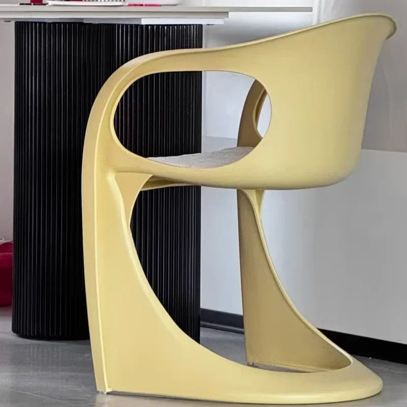 Nordic simple design Art curved chair by 𝕄𝕔 𝕋𝕙𝕖 𝔹𝕝𝕒𝕔𝕜 𝔻𝕚𝕒𝕞𝕠𝕟