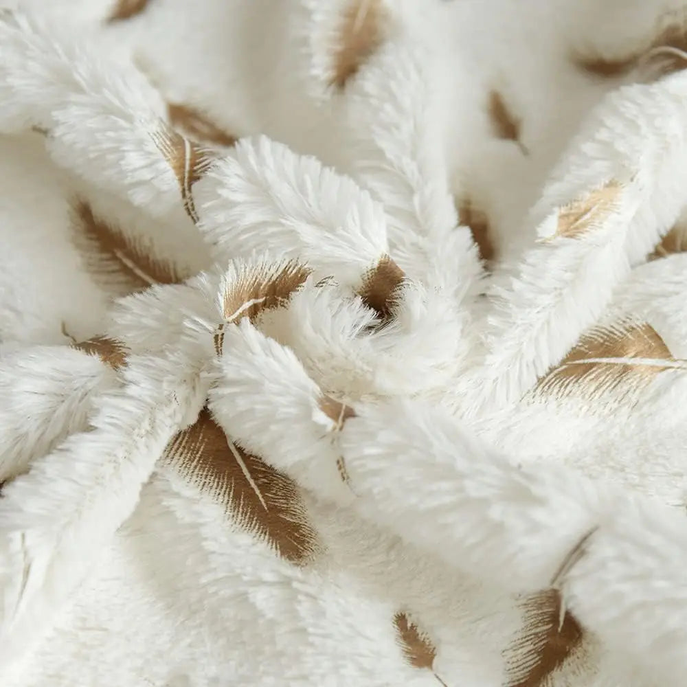 Gold feather velvet pillow cover from ๐๐ ๐๐๐ ๐น๐๐๐๐ ๐ป๐๐๐๐ ๐๏ฟฝ