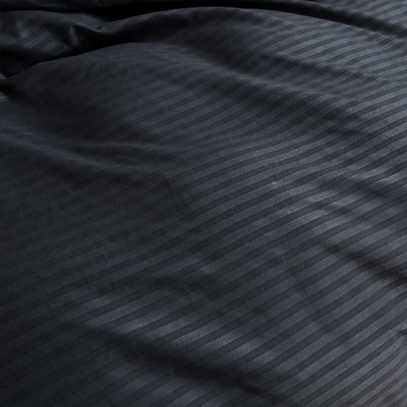 Three-piece satin black duvet cover set by ๐๐ ๐๐๐ ๐น๐๐๐๐ ๐ป๐๐๐๐ ๐