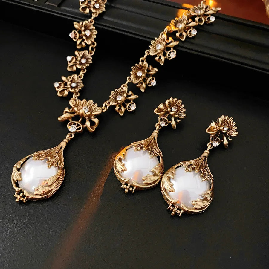 Vintage light luxury jewelry set with flower pendant pearl earrings and high-end retro bride necklace by Mohammad Collection.