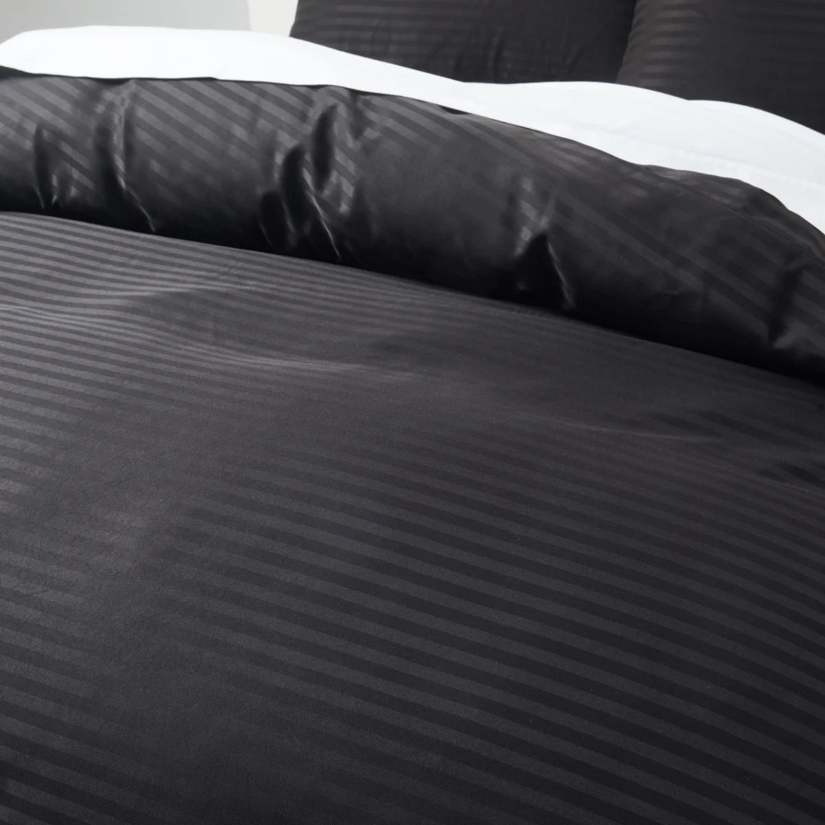 Black satin duvet cover by ๐๐ ๐๐๐ ๐น๐๐๐๐ ๐ป๐๐๐๐ ๐๐