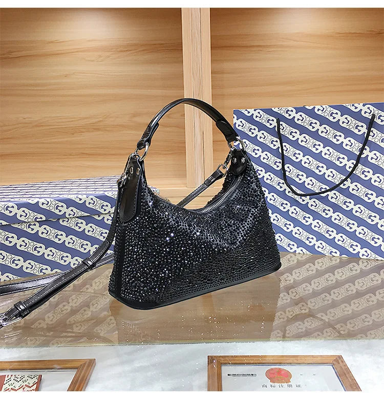 Womenโs shiny evening handbag by ๐๐ ๐๐๐ ๐น๐๐๐๐ ๐ป๐๐๐๐ ๐๏ฟฝ