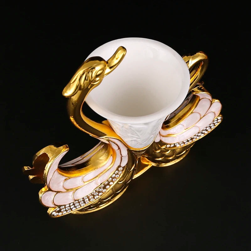 Swan-shaped fruit fork and spoon set from ๐๐ ๐๐๐ ๐น๐๐๐๐ ๐ป๐๐๐๐ ๏ฟฝ
