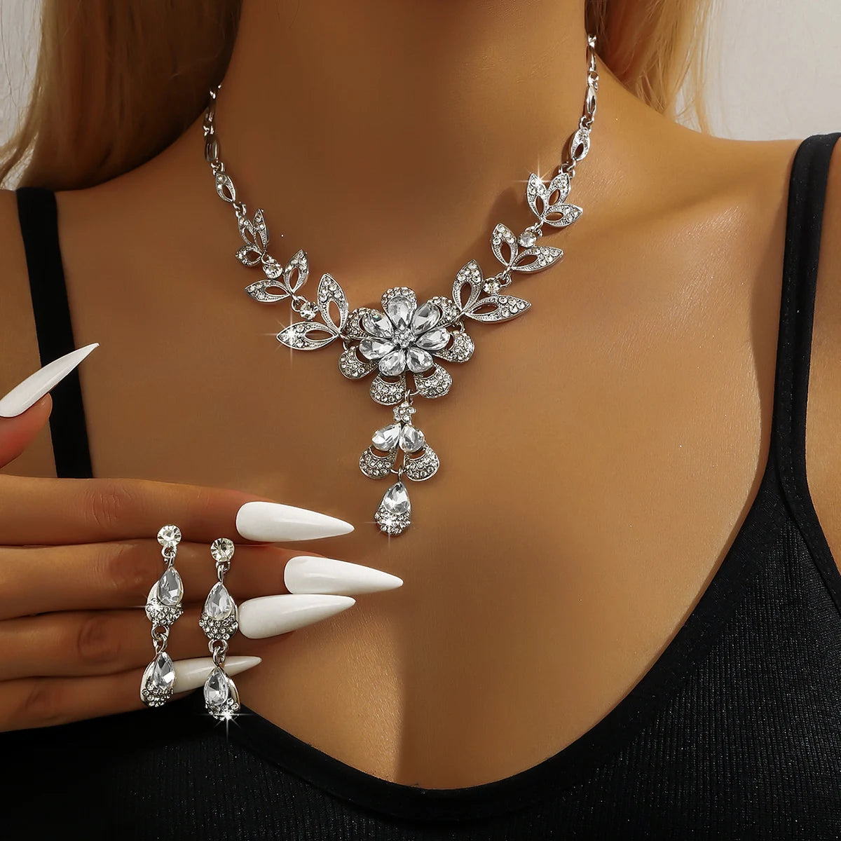 Three versatile flower necklaces by šš ššš š¹šššš š»šššš šš