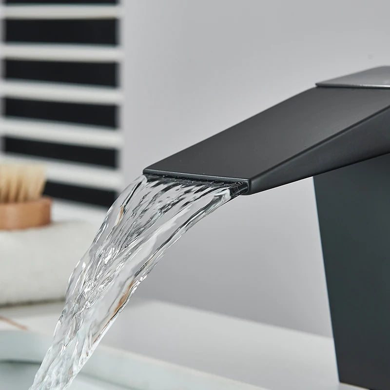 Smart digital display basin sink faucet by ๐๐ฎ ๐๐๐ ๐น๐๐๐๐ ๐ป๐๐๐๐ ๐๏ฟฝ