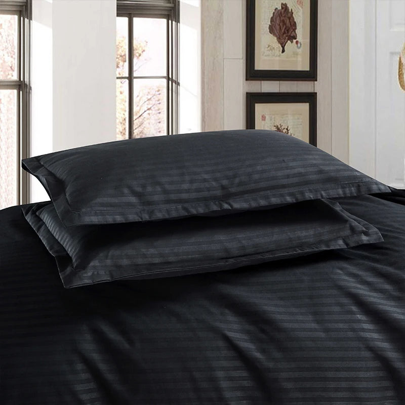 Three-piece satin black duvet cover set by ๐๐ ๐๐๐ ๐น๐๐๐๐ ๐ป๐๐๐๐ ๐