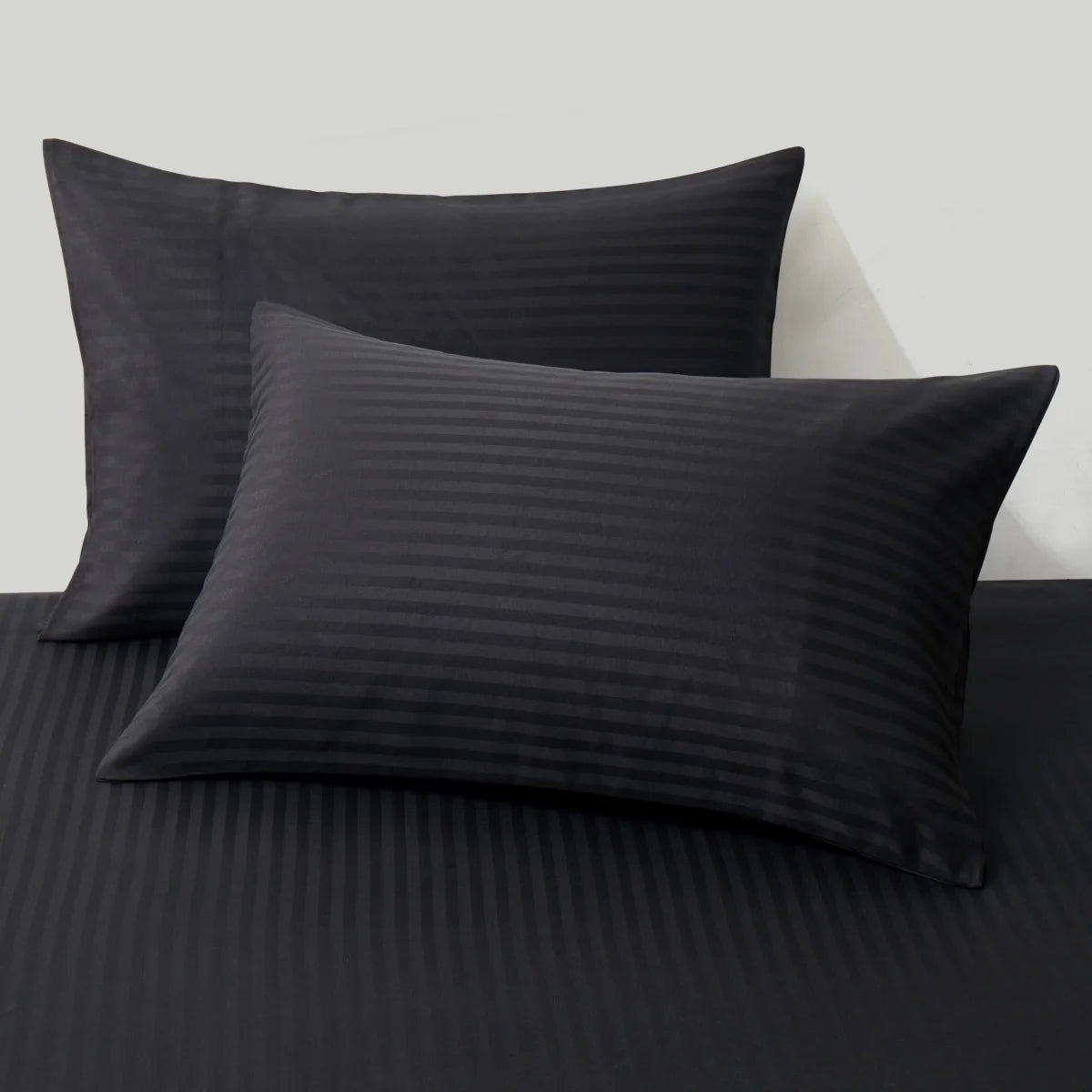 Black satin duvet cover by ๐๐ ๐๐๐ ๐น๐๐๐๐ ๐ป๐๐๐๐ ๐๐