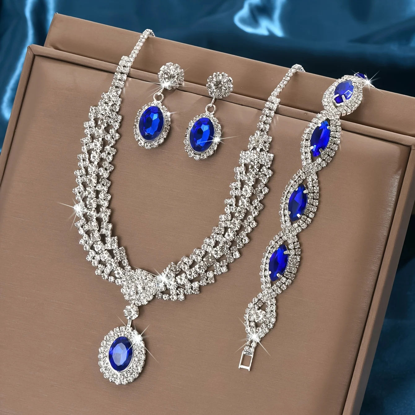 Elegant bridal jewelry set with sparkling rhinestone necklace and earrings by šš® ššš š¹šššš š»šššļæ½