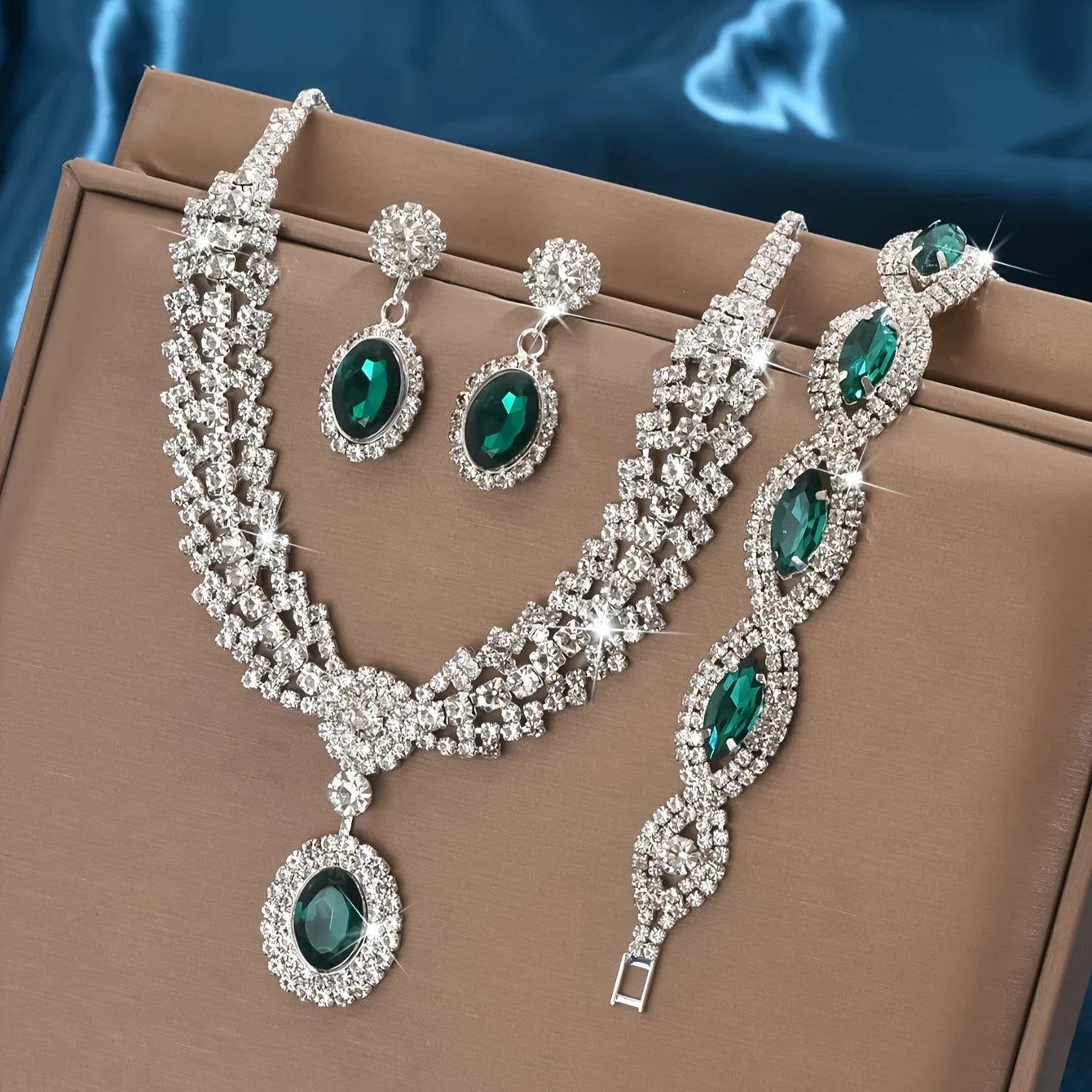 Elegant bridal jewelry set featuring a necklace and earrings with sparkling rhinestones by šš ššš š¹šššš š»ššš