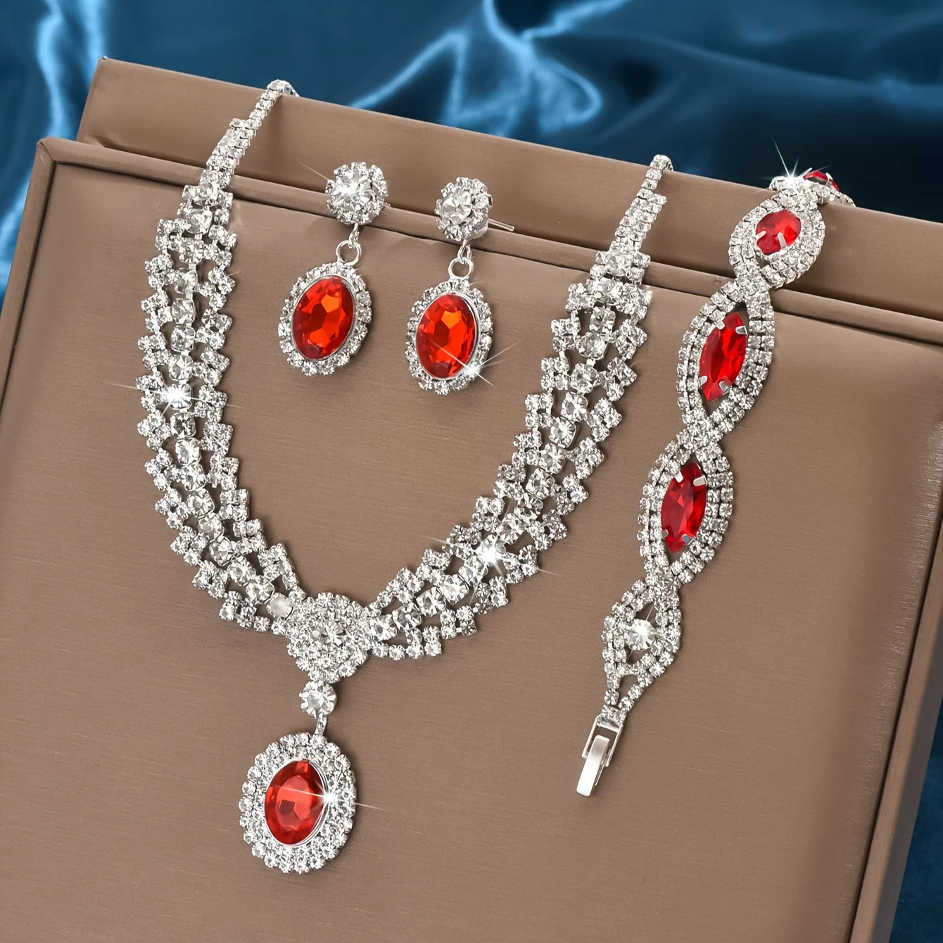 Elegant bridal jewelry set with sparkling rhinestone necklace and earrings by šš ššš š¹šššš š»šššļæ½