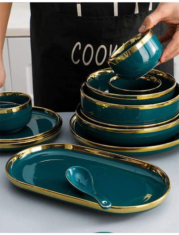 Green ceramic plate from 𝕄𝕔 𝕋𝕙𝕖 𝔹𝕝𝕒𝕔𝕜 𝔻𝕚𝕒𝕞𝕠𝕟𝕕�