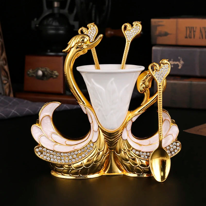 Swan-shaped fruit fork and spoon set from ๐๐ฎ ๐๐๐ ๐น๐๐๐๐ ๐ป๐๐๐๐ ๏ฟฝ