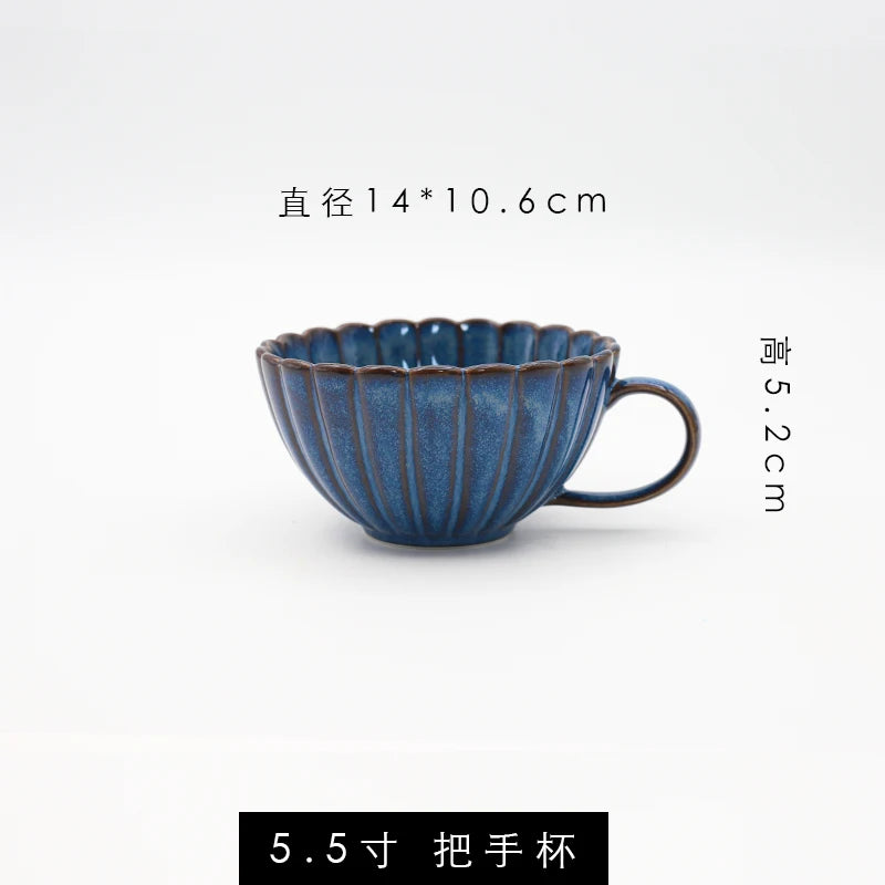 Retro ceramic dinner plate by ๐๐ ๐๐๐ ๐น๐๐๐๐ ๐ป๐๐๐๐ ๐๐