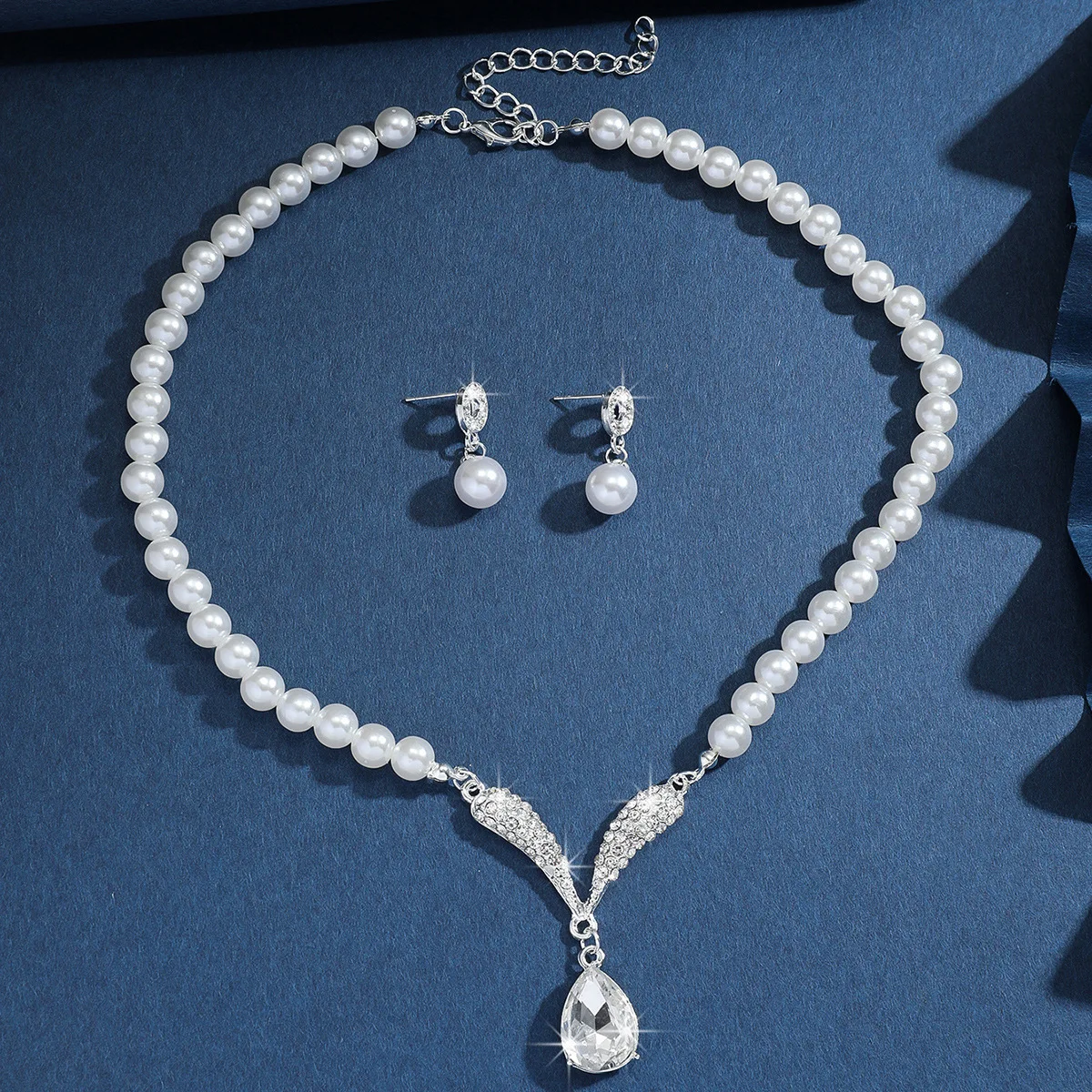 Women’s pearl jewelry set by Mohammad Collection with a necklace and earrings, featuring elegant gold accents and versatile style.