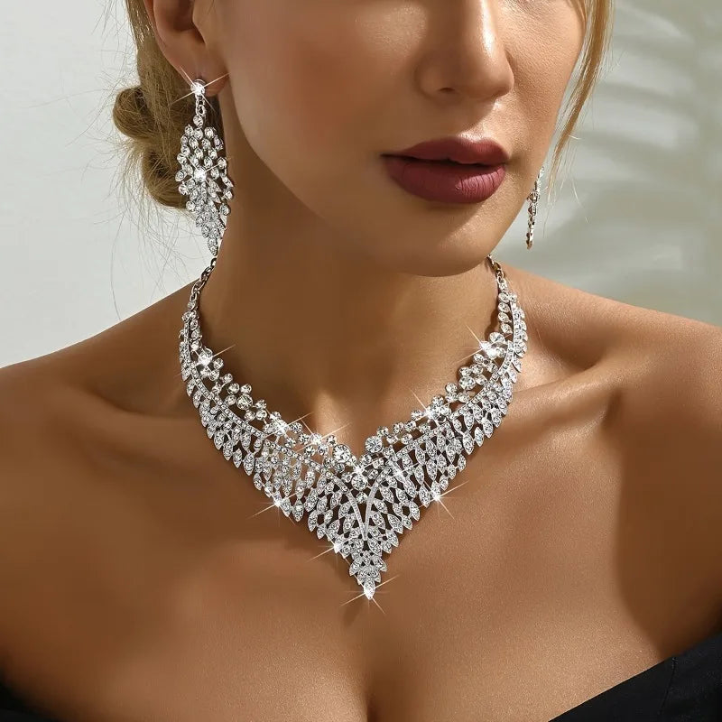 Three-piece women's fashion starry sky conical leaf necklace set featuring delicate leaf pendants and celestial starry sky design.