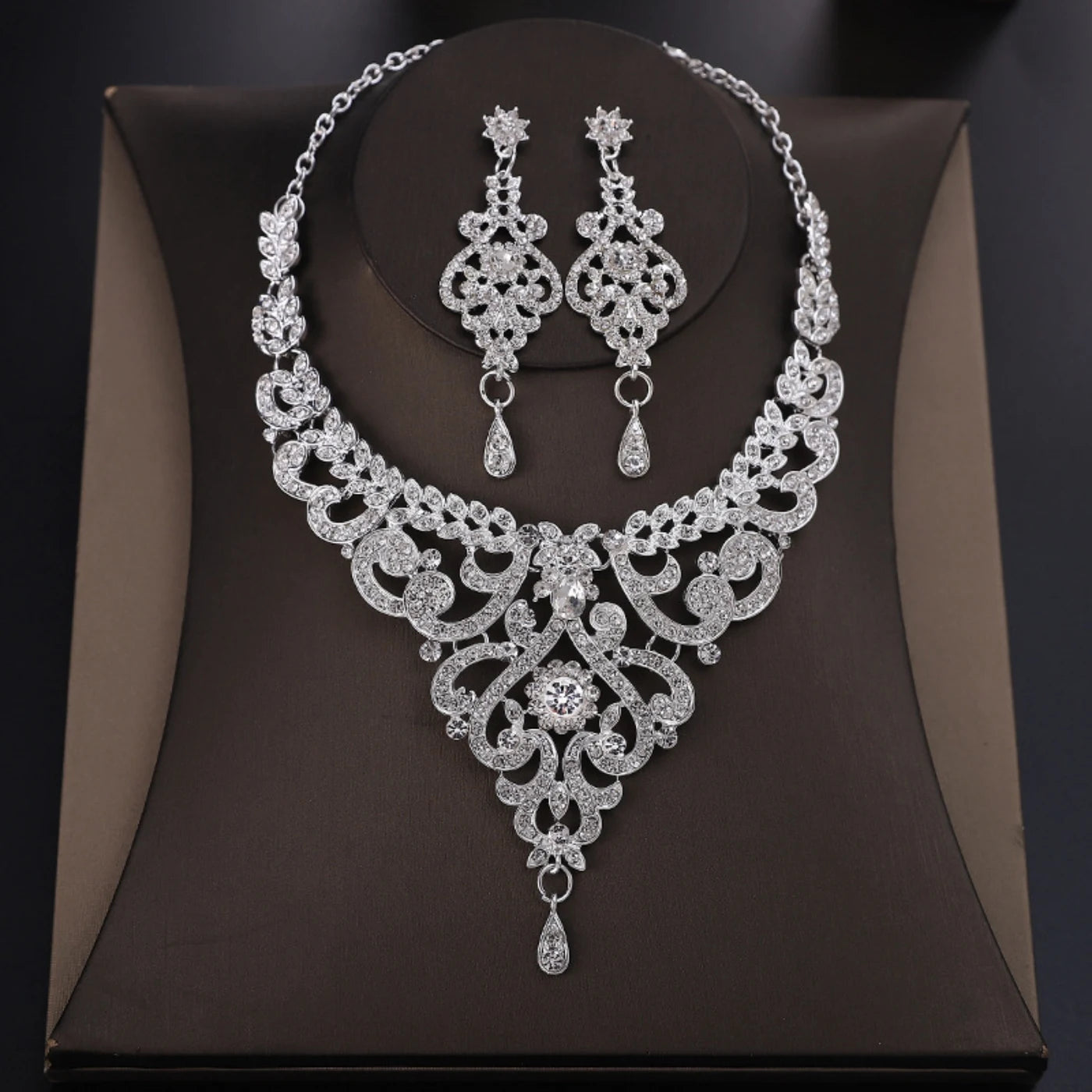 Design Sense Palace Style jewelry set by 𝕄𝕔 𝕋𝕙𝕖 𝔹𝕝𝕒𝕔𝕜 𝔻𝕚𝕒𝕞𝕠𝕟�