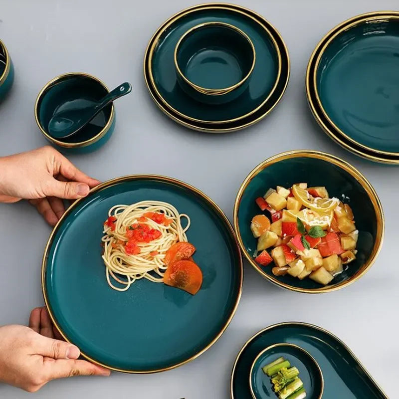 Green ceramic plate from 𝕄𝕔 𝕋𝕙𝕖 𝔹𝕝𝕒𝕔𝕜 𝔻𝕚𝕒𝕞𝕠𝕟𝕕�