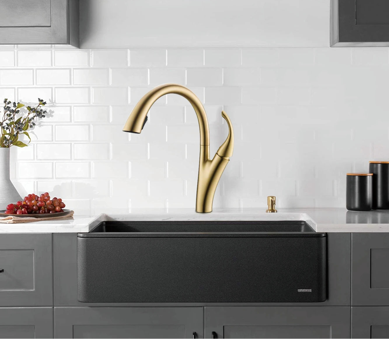 Modern black brass kitchen faucet by MC THE BLACK DIAMOND with single handle, pull-out spout, hot and cold water functions.