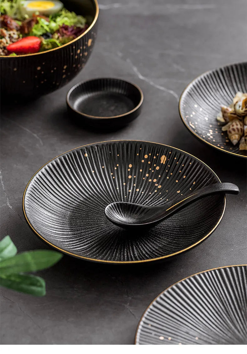 Set of black porcelain dinner plates with gilt rims from 𝕄𝕔 𝕋𝕙𝕖 𝔹𝕝𝕒𝕔𝕜 𝔻𝕚𝕒𝕞𝕠�