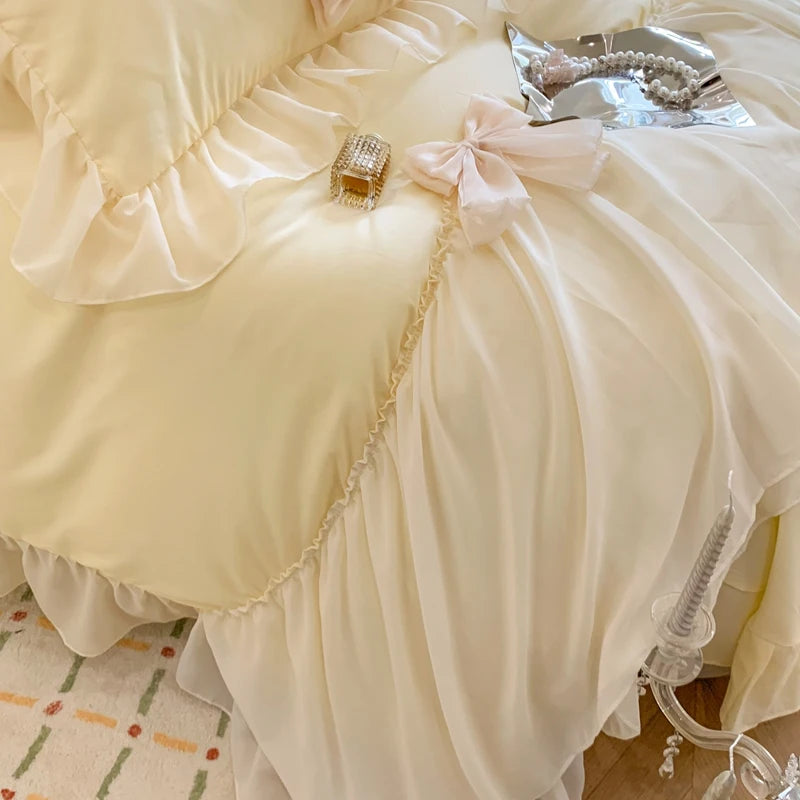 3-piece white bedding set with ruffled duvet cover and bedsheets from 𝕄𝕔 𝕋𝕙𝕖 𝔹𝕝𝕒𝕔𝕜 𝔻𝕚𝕒𝕞