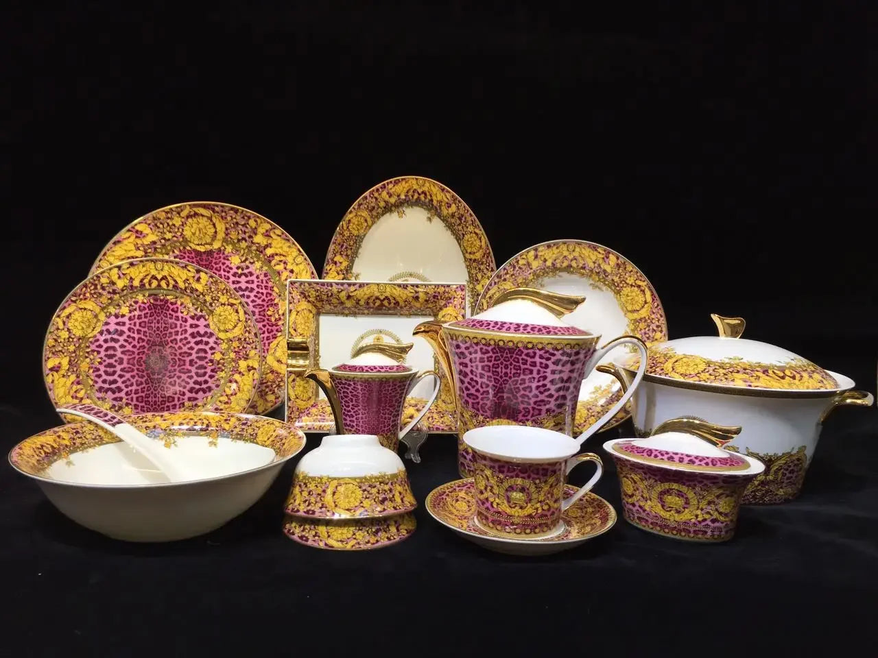 Fine Bone China dinner set by 𝕄𝕔 𝕋𝕙𝕖 𝔹𝕝𝕒𝕔𝕜 𝔻𝕚𝕒𝕞𝕠𝕟�