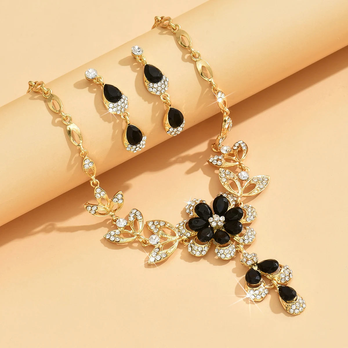 3-piece women's fashion necklace set by 𝕄𝕔 𝕋𝕙𝕖 𝔹𝕝𝕒𝕔𝕜 𝔻𝕚𝕒𝕞𝕠𝕟�