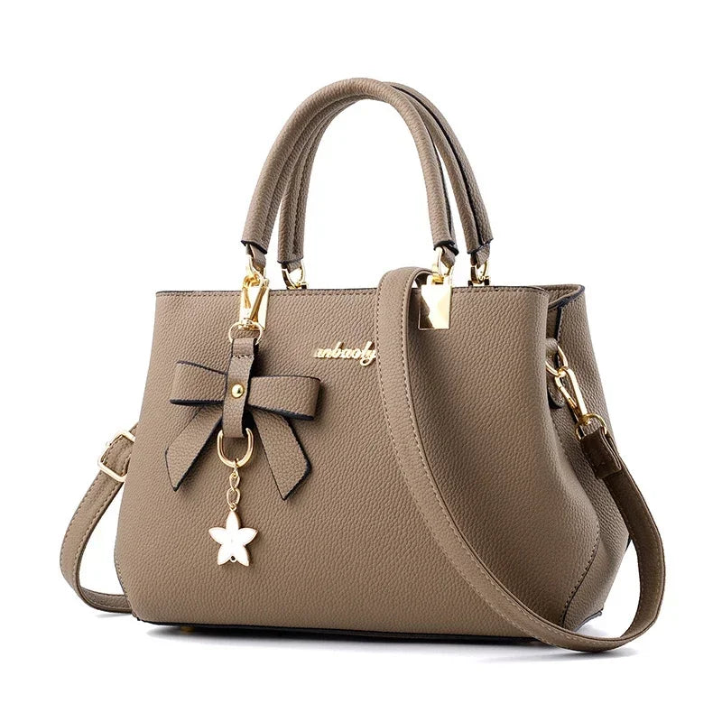 Women messenger bag by 𝕄𝕔 𝕋𝕙𝕖 𝔹𝕝𝕒𝕔𝕜 𝔻𝕚𝕒𝕞𝕠𝕟𝕕�