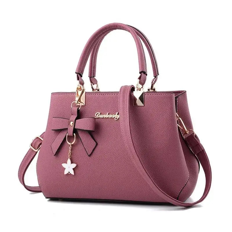 Women messenger bag by 𝕄𝕔 𝕋𝕙𝕖 𝔹𝕝𝕒𝕔𝕜 𝔻𝕚𝕒𝕞𝕠𝕟𝕕�
