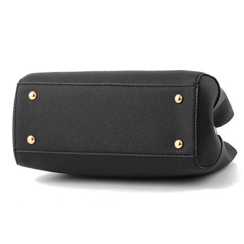 Women messenger bag by 𝕄𝕔 𝕋𝕙𝕖 𝔹𝕝𝕒𝕔𝕜 𝔻𝕚𝕒𝕞𝕠𝕟𝕕�