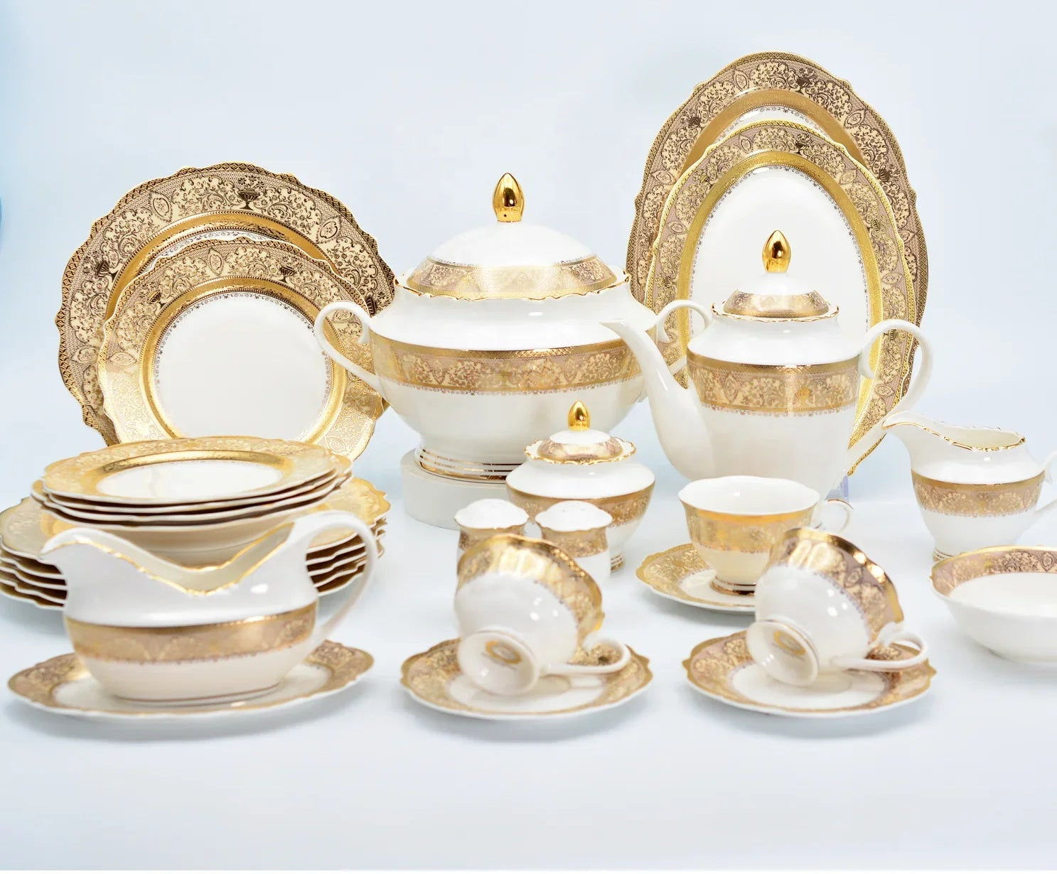 Set of black ceramic dinnerware plates from 𝕄𝕔 𝕋𝕙𝕖 𝔹𝕝𝕒𝕔𝕜 𝔻𝕚𝕒𝕞𝕠𝕟