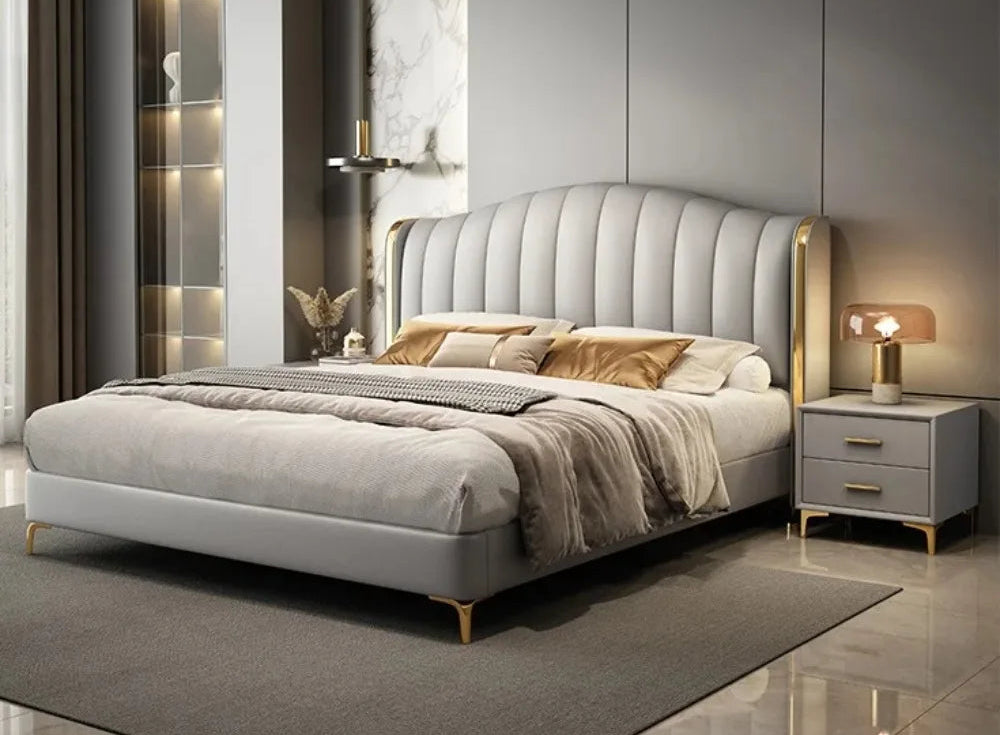 Luxury king size upholstered bed from 𝕄𝕔 𝕋𝕙𝕖 𝔹𝕝𝕒𝕔𝕜 𝔻𝕚𝕒𝕞𝕠𝕟�