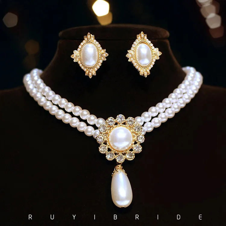 Elegant vintage pearl pendant necklace and matching chain earrings by 𝕄𝕔 𝕋𝕙𝕖 𝔹𝕝𝕒𝕔𝕜 𝔻𝕚𝕒𝕞𝕠�