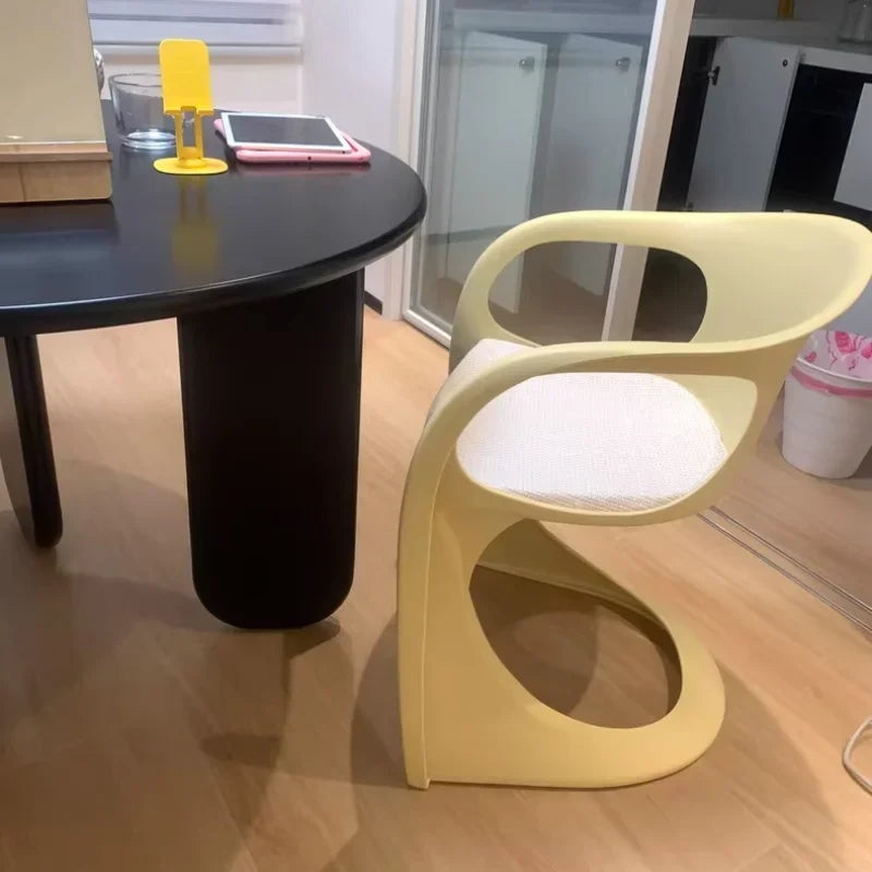 Nordic simple design art curved chair by 𝕄𝕔 𝕋𝕙𝕖 𝔹𝕝𝕒𝕔𝕜 𝔻𝕚𝕒𝕞𝕠𝕟