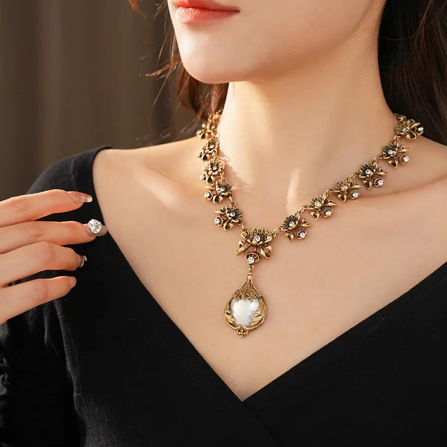 Vintage light luxury jewelry set by Mohamad Collection featuring flower pendant pearl earrings and a high-end retro bride necklace.