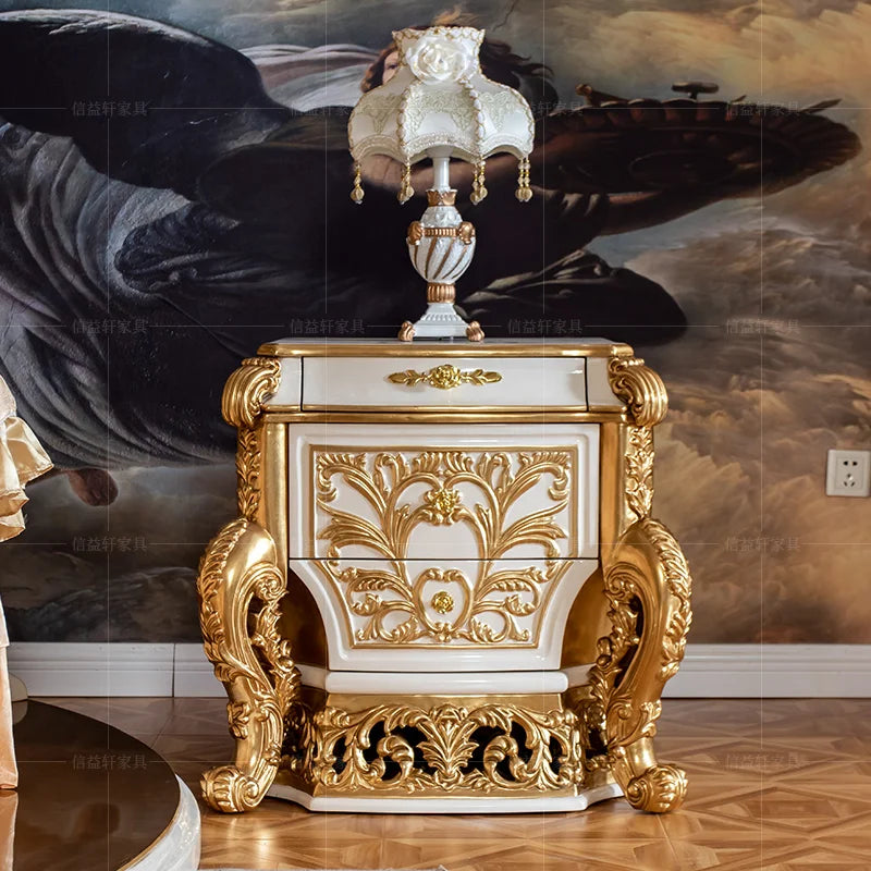 Luxury European round four-poster bed by 𝕄𝕔 𝕋𝕙𝕖 𝔹𝕝𝕒𝕔𝕜 𝔻𝕚𝕒𝕞𝕠𝕟