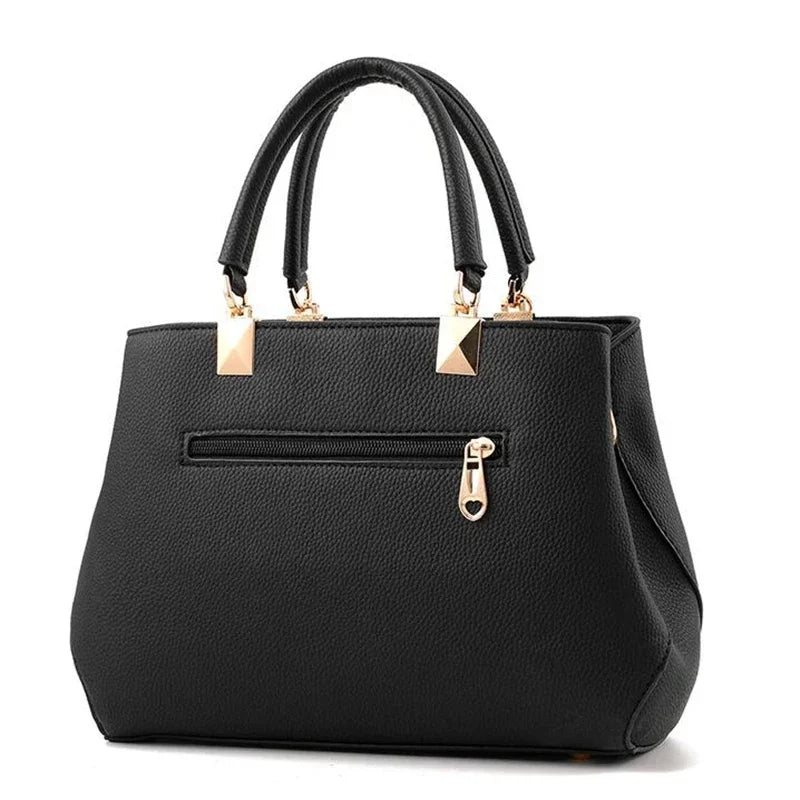 Women messenger bag by 𝕄𝕔 𝕋𝕙𝕖 𝔹𝕝𝕒𝕔𝕜 𝔻𝕚𝕒𝕞𝕠𝕟𝕕�