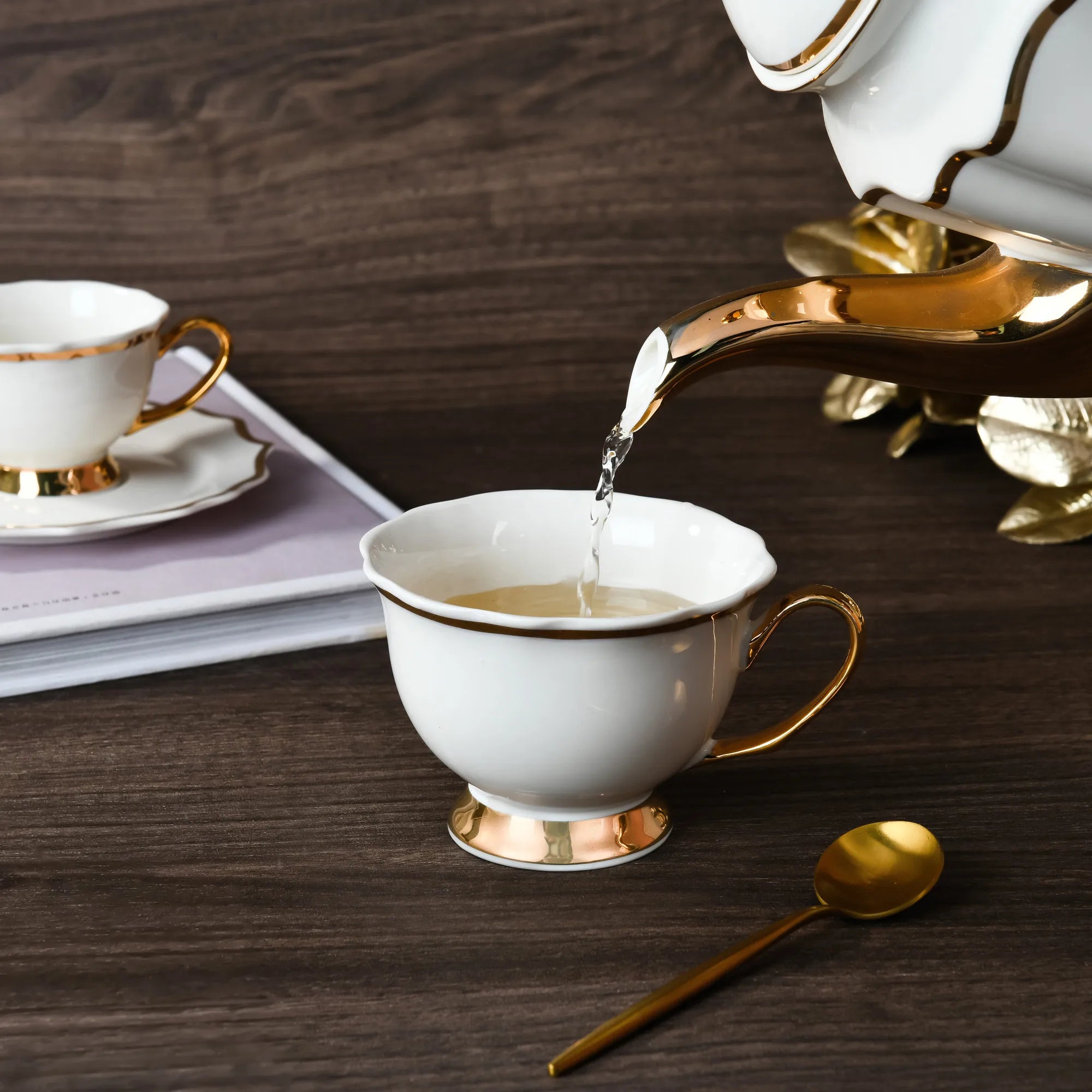 Luxury porcelain dinnerware set by 𝕄𝕔 𝕋𝕙𝕖 𝔹𝕝𝕒𝕔𝕜 𝔻𝕚𝕒𝕞𝕠𝕟�