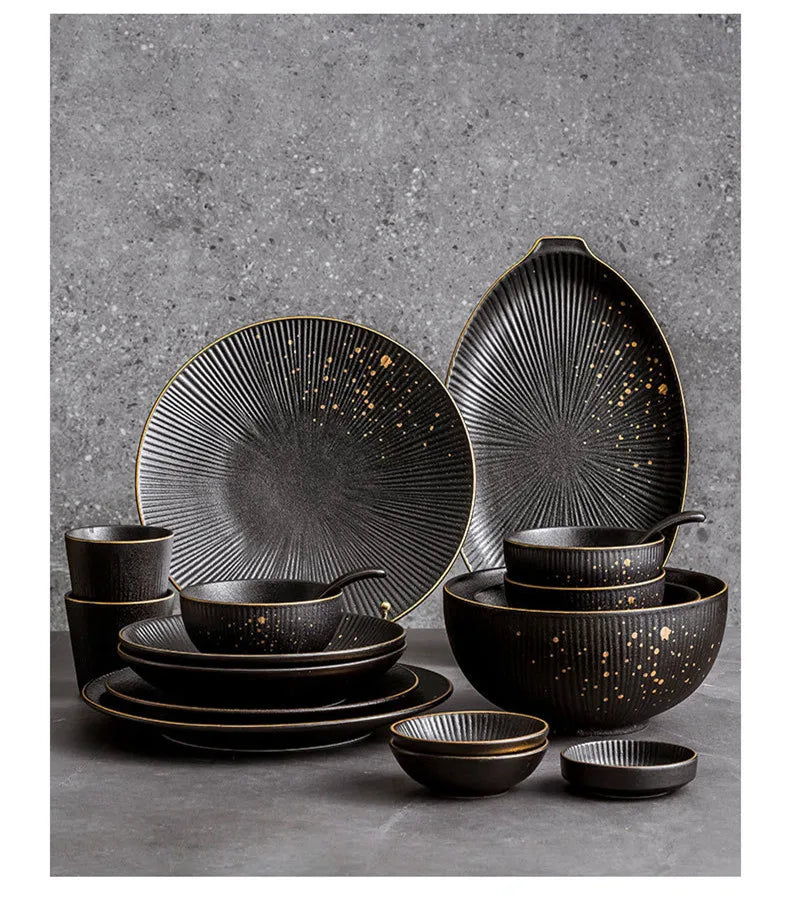 Black porcelain dinner plate with gilt rim from 𝕄𝕔 𝕋𝕙𝕖 𝔹𝕝𝕒𝕔𝕜 𝔻𝕚𝕒𝕞𝕠𝕟