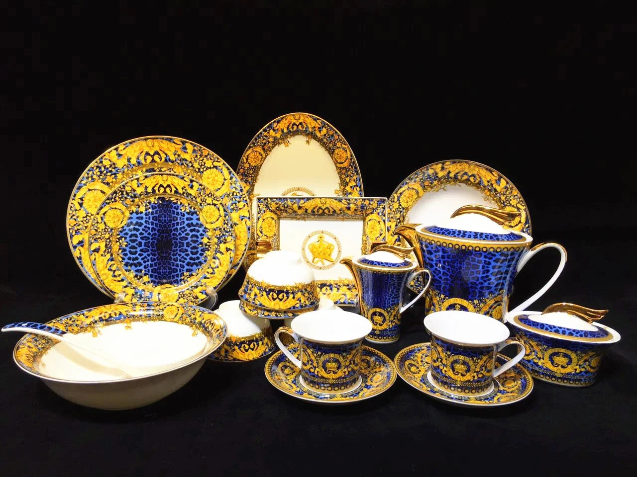 Fine Bone China dinner set by 𝕄𝕔 𝕋𝕙𝕖 𝔹𝕝𝕒𝕔𝕜 𝔻𝕚𝕒𝕞𝕠𝕟�