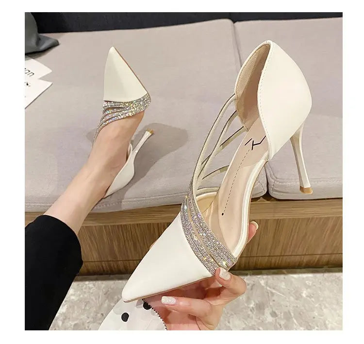 Women’s black high heels from MC The Black Diamonds, elegant evening pumps for ladies with stylish pointed toes and stiletto heels.