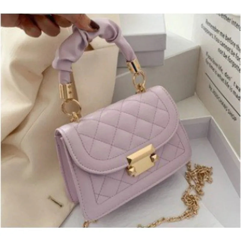 Grid pattern tote bag by 𝕸𝖔𝖍𝖆𝖒𝖒𝖆𝖉 ♛ 𝕮𝖔𝖑𝖑𝖊𝖈𝖙𝖎𝖔