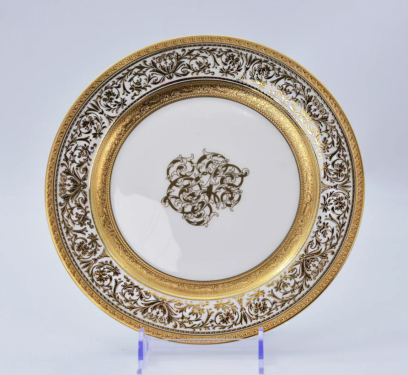 Karosa Luxury 84-piece gold embossed porcelain dinnerware set with plates and bowls by 𝕄𝕮 𝕋𝕙𝕖 𝔹𝕝𝕒𝕔𝕜 𝔻𝕚𝕒